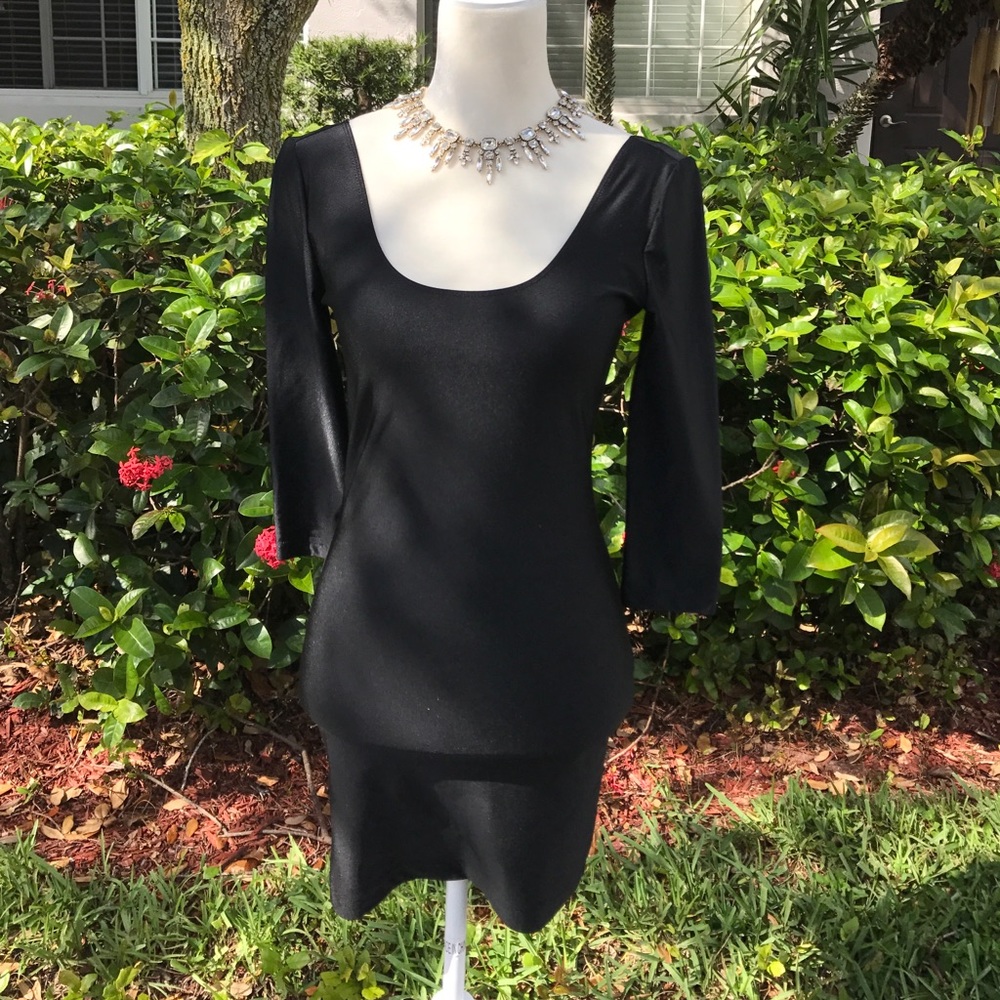 Plunging Neck & Back Mini 🔥