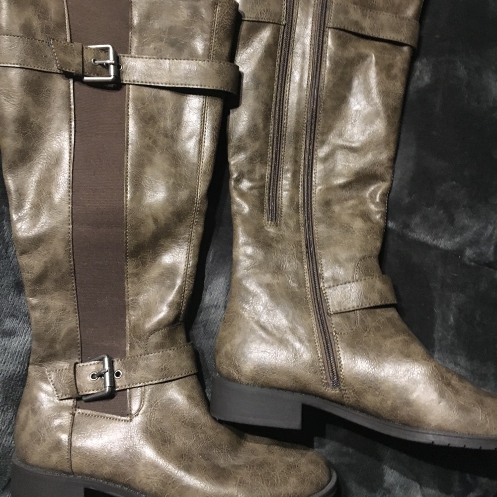 A2 Aerosoles Ride Out Boots NWOT