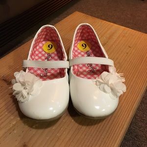 White ballerina flats