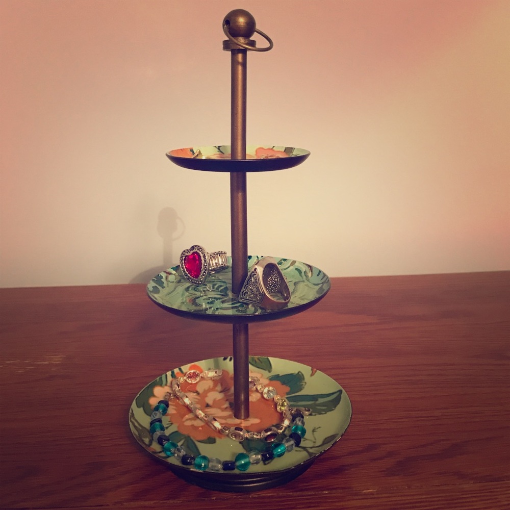 Jewelry holder for rings, earrings, bracelets