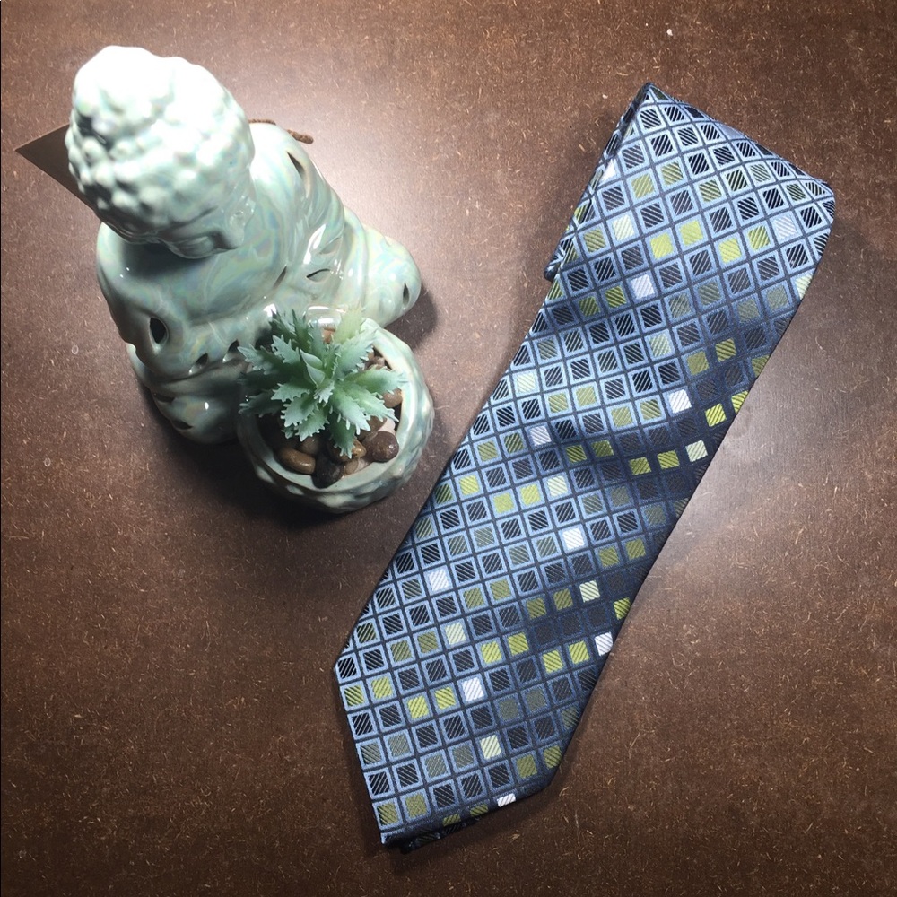 VAN HEUSEN FRENCH BLUE geo SILK NECKTIE TIE