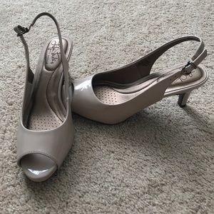 Life stride beige open toe pumps