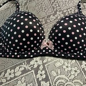 Very pretty Victoria's Secret no-wire bra