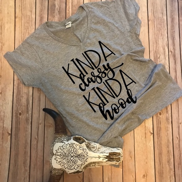 ♥️ Host Pick ♥️ V-Neck Graphic Tee - Picture 2 of 2