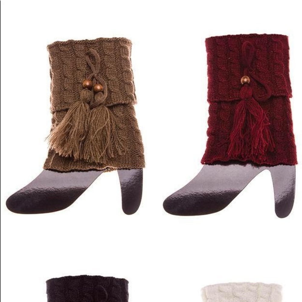 Tassel Knit Boot Cuff 
100% Acrylic