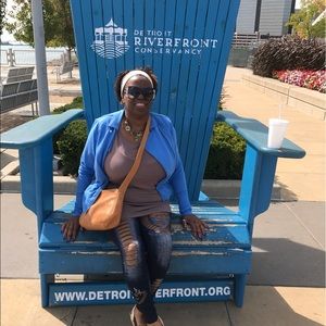 Meet your Posher, Carlotta