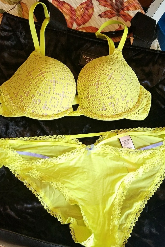 Victoria's Secret Neon push up 32c Set