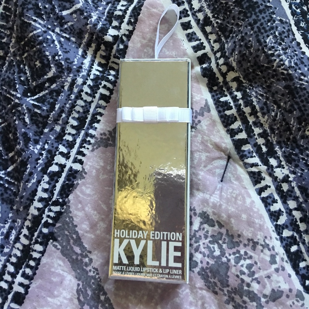 Vixen matte lip stick and liner