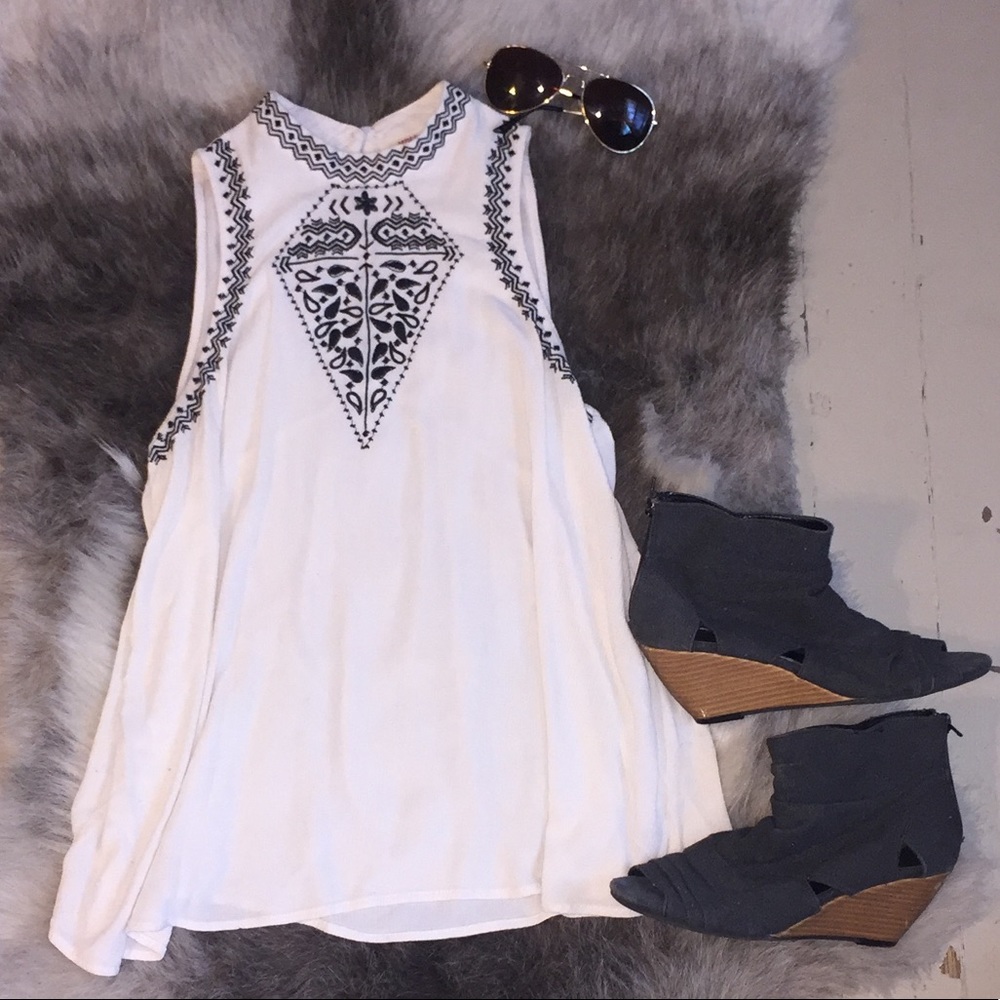 Mossimo Sleeveless Tunic - White