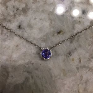 Tanzanite and diamond necklace in 14kt gold Tanzanite and diamond necklace in 14kt gold