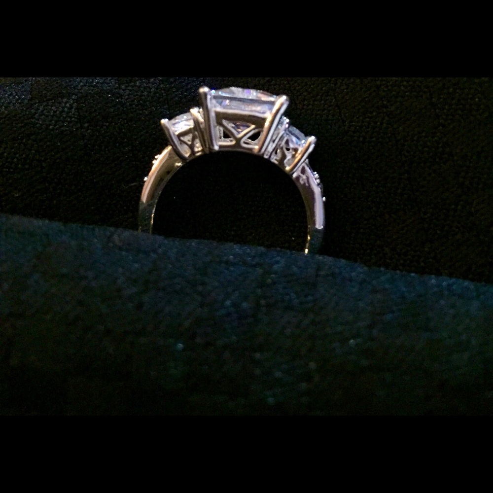 Knockout Ring! - Picture 3 of 4
