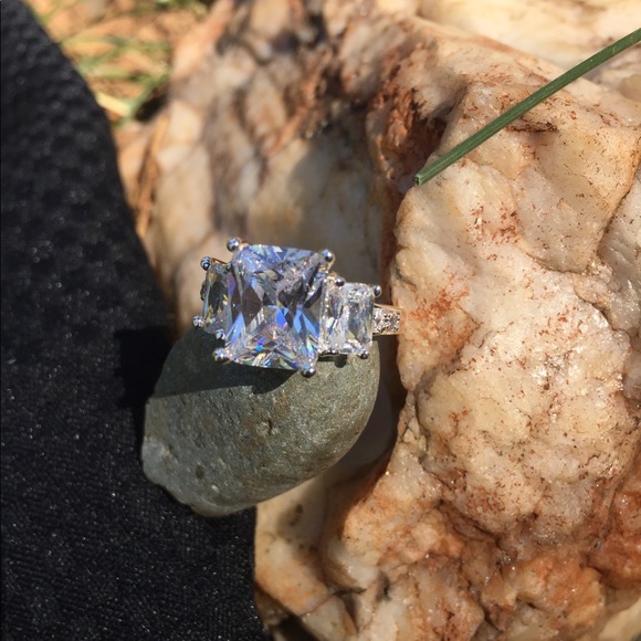 Knockout Ring! - Picture 2 of 4