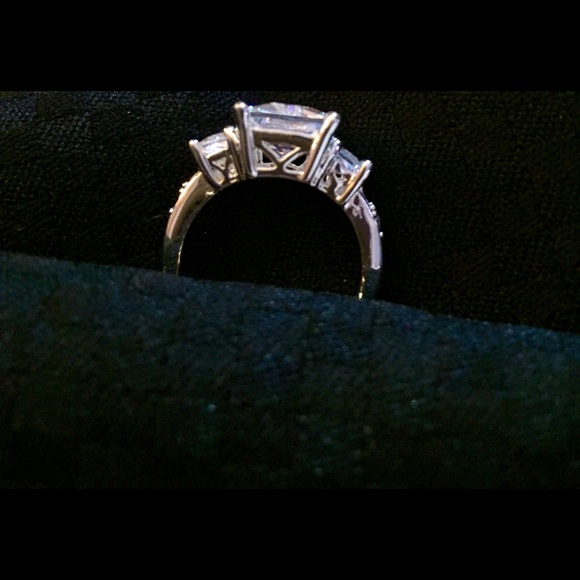 Knockout Ring! - Picture 3 of 4