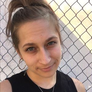 Meet your Posher, Kayla