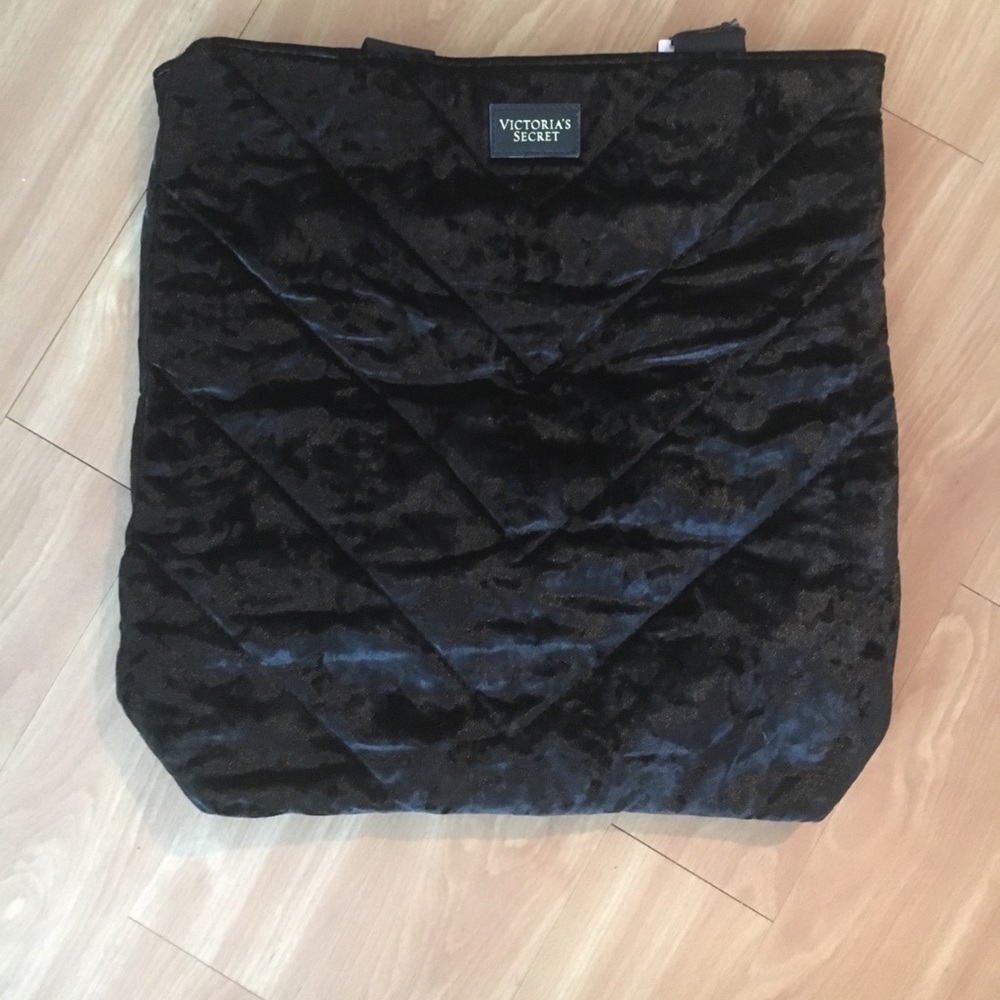 PRICE DROP!NWT!Victoria’s Secret Black Velvet Tote