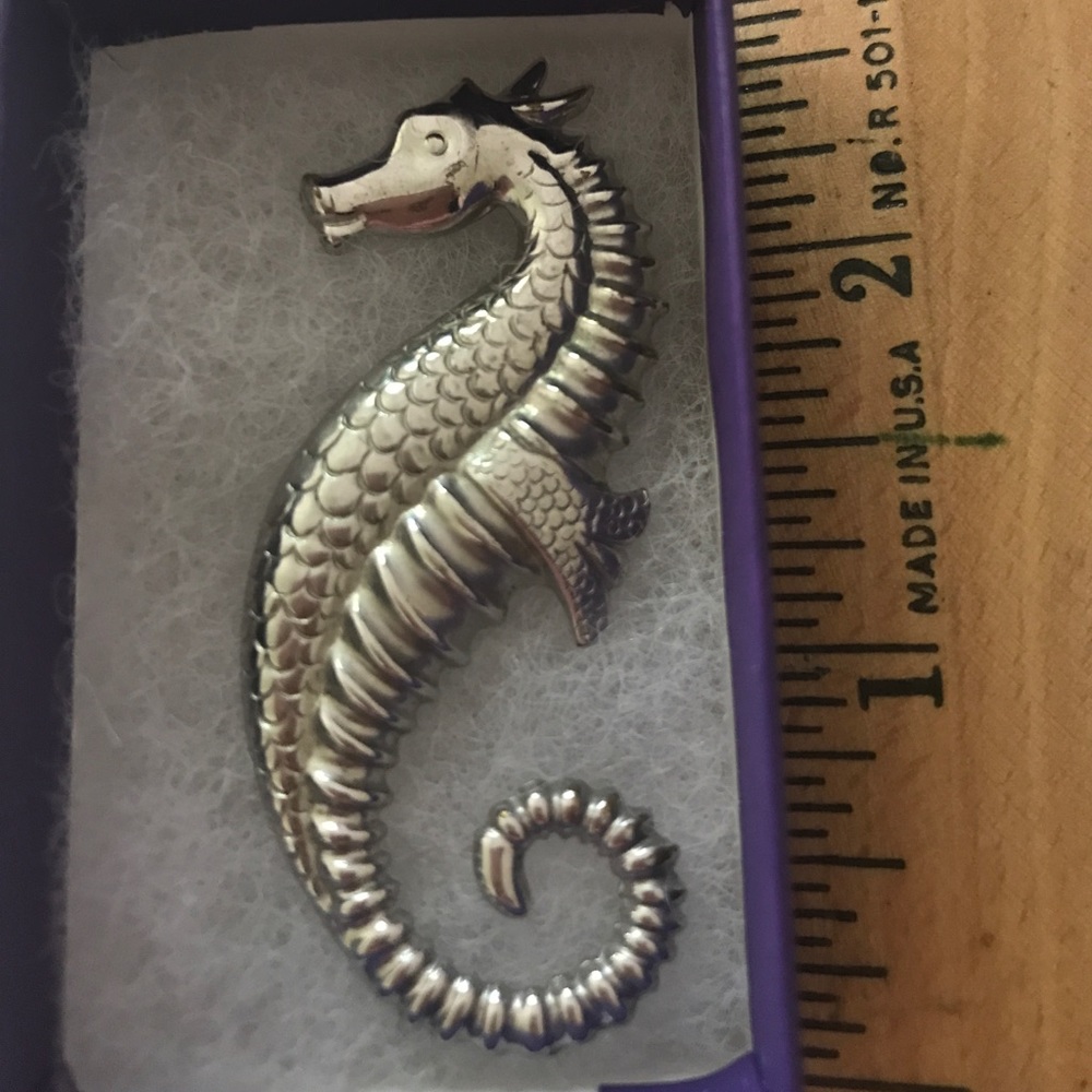 Vintage Exquisite Silver-tone Sea-Horse Brooch