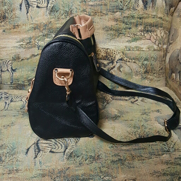 Black purse - Picture 3 of 4