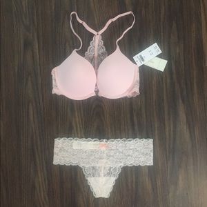 Beautiful Gilly Hicks bra set!