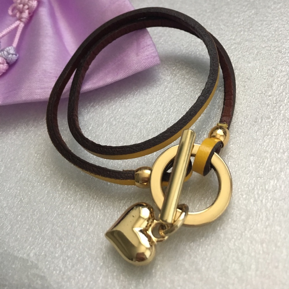 Leather yellow gold heart bracelet