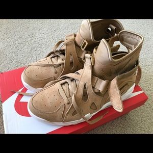 Nike Air unlimited men size 9