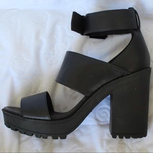 H&M Black Chunky Heel Sandals Size 38/8