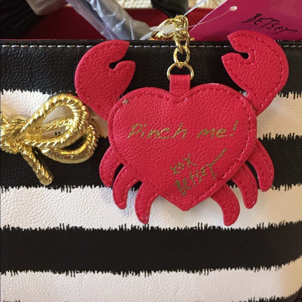 Betsey Johnson stripe shopper crab charm NWT! - Picture 5 of 8