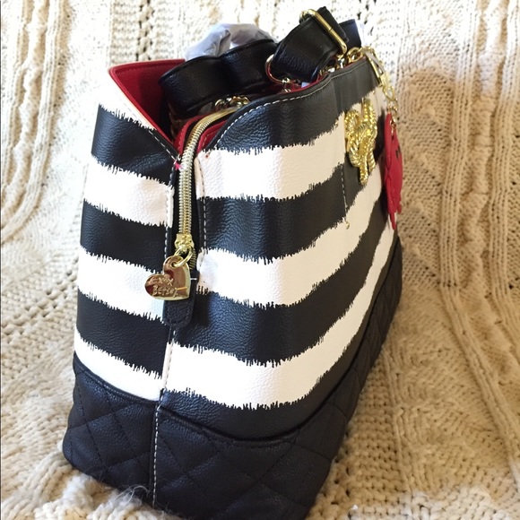 Betsey Johnson stripe shopper crab charm NWT! - Picture 6 of 8