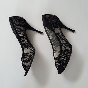 Beautiful Stuart Weitzman lace peep heels Beautiful Stuart Weitzman lace peep heels