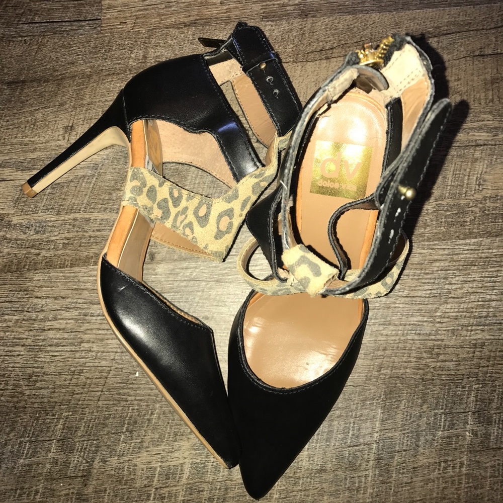 Dolce Vita women's leopard heels.