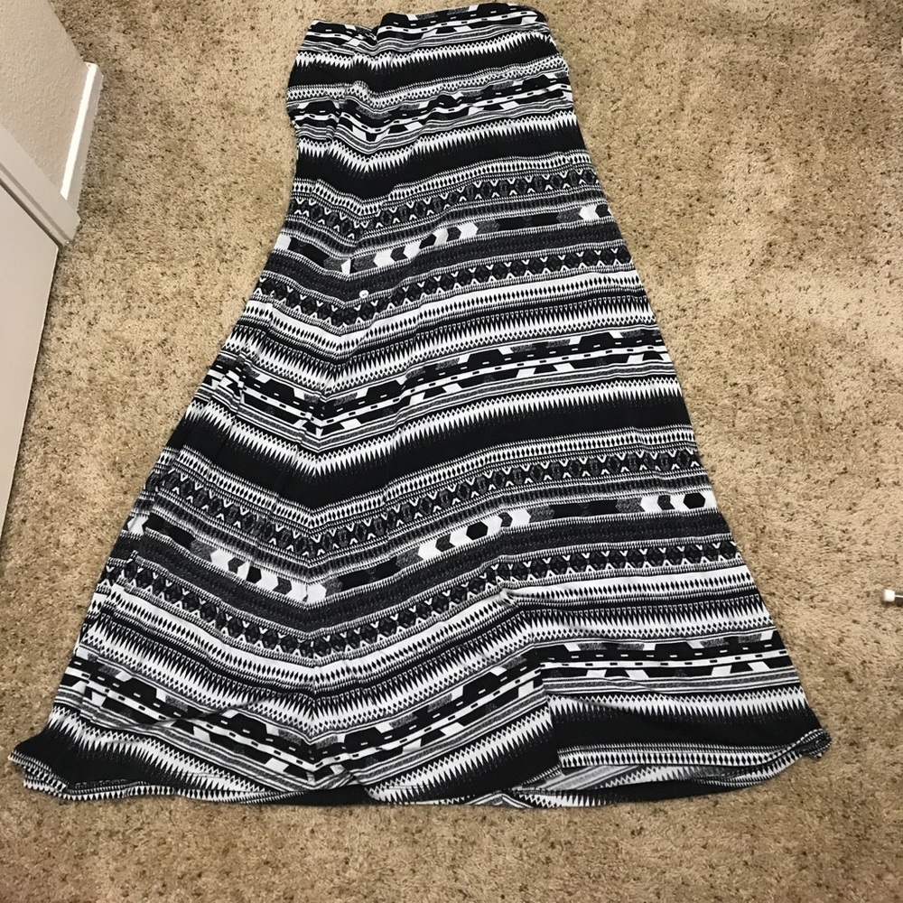 Black patterned maxi skirt