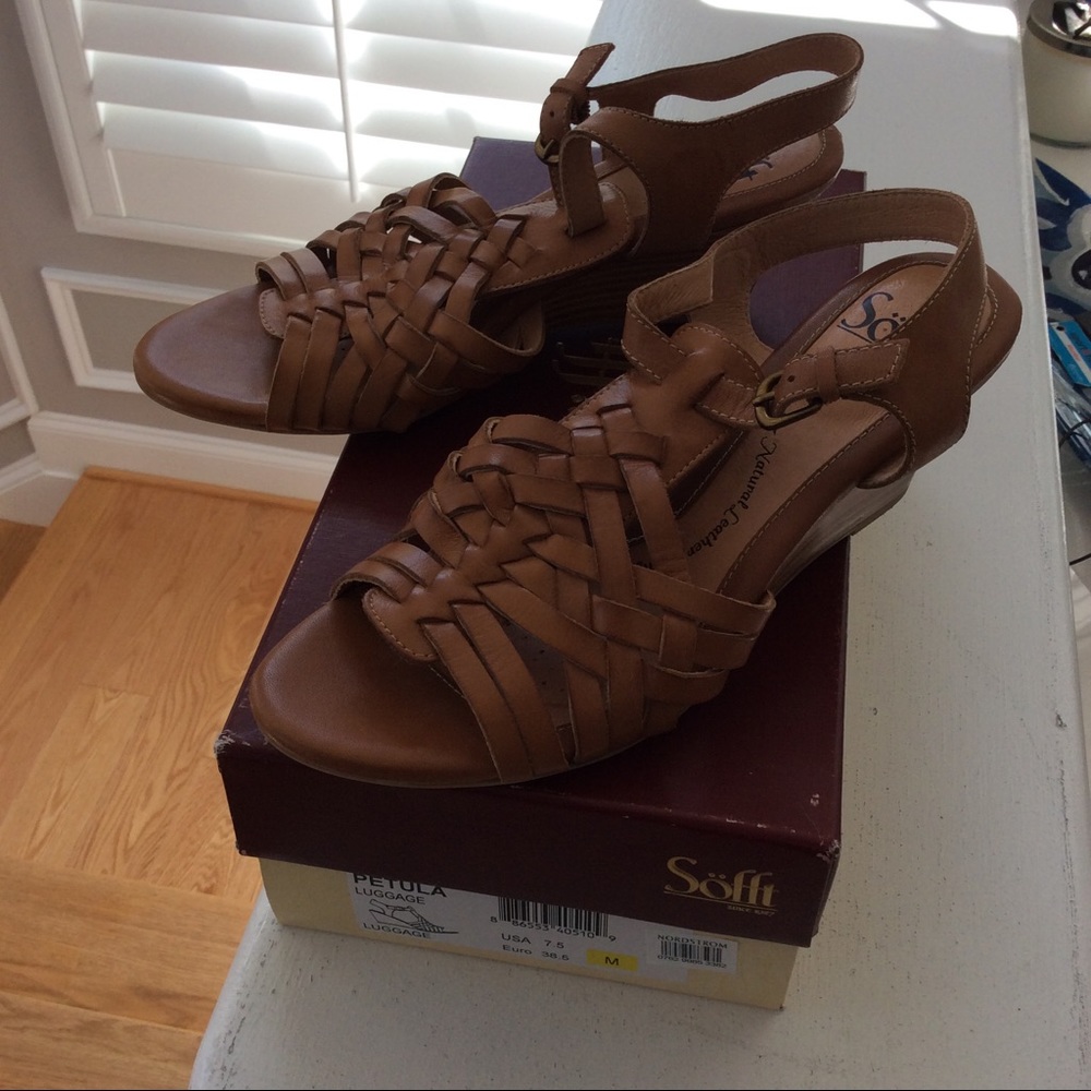 Barely worn Sofft Petula sandals
