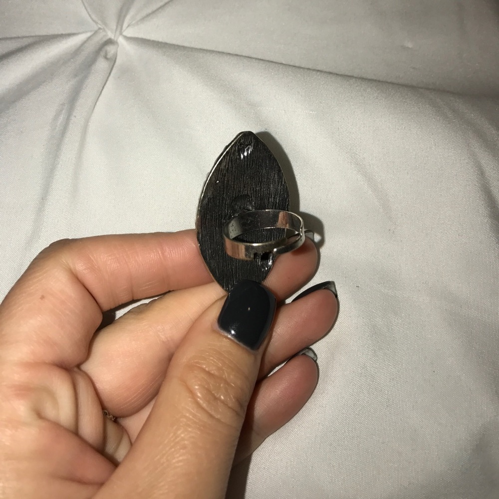 Silver flower statement ring - Picture 3 of 3