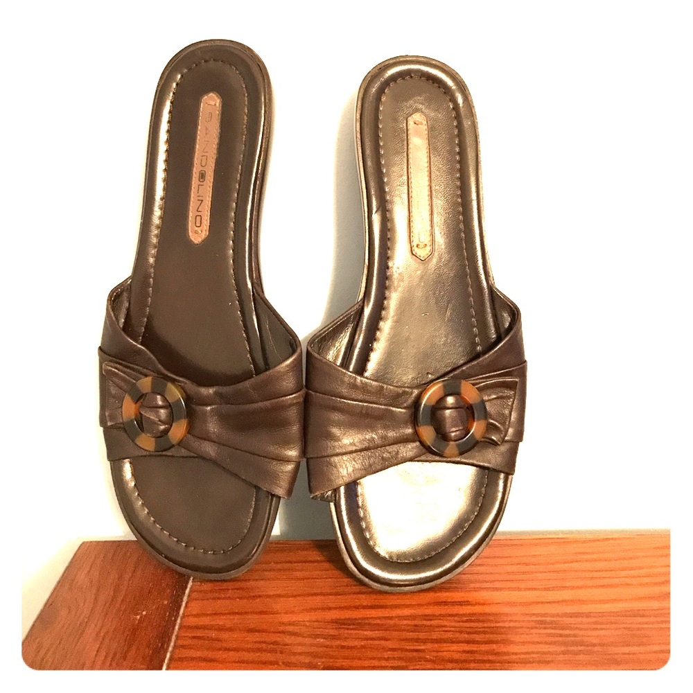 Flat sandals