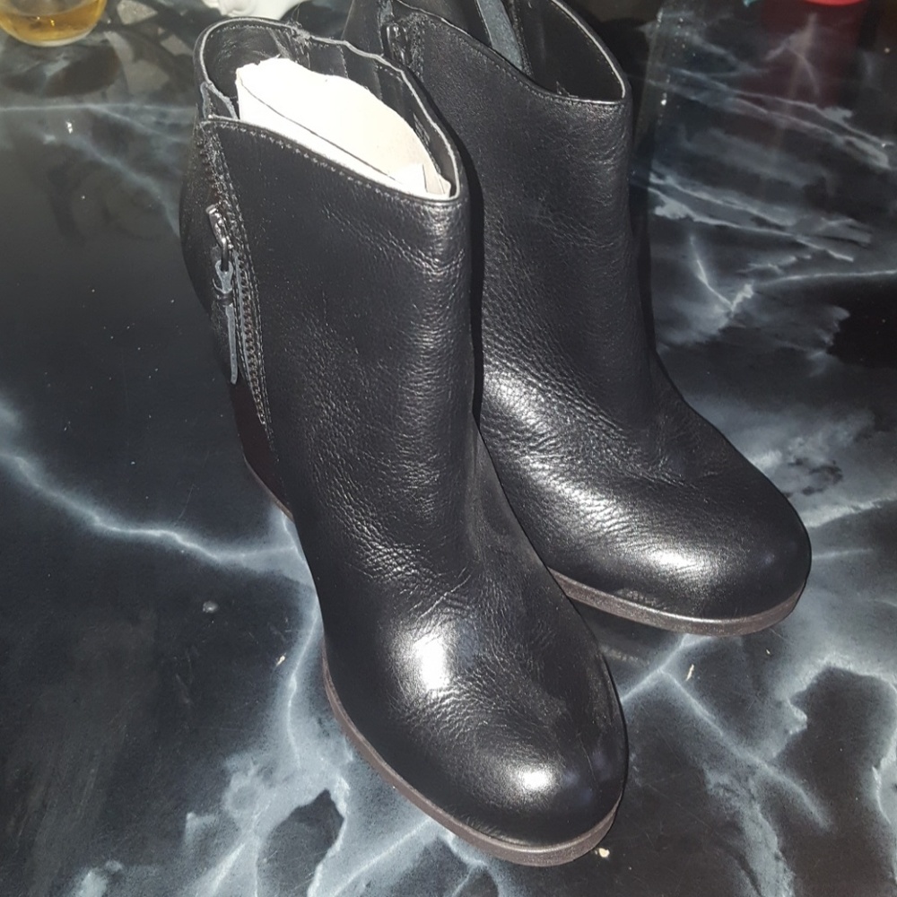 Shoe boots