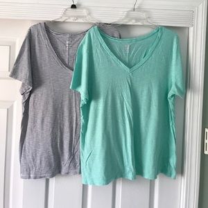 Old Navy relaxed fit T-shirts. Great condition Old Navy relaxed fit T-shirts. Great condition