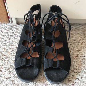 Lace up heels! Lace up heels!
