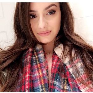 Meet your Posher, Ariana