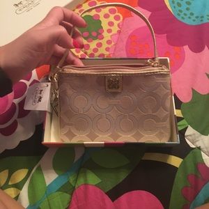 Coach wristlet with tags Coach wristlet with tags
