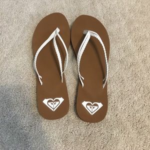 ROXY Kona flip flops (size 8.5) ROXY Kona flip flops (size 8.5)