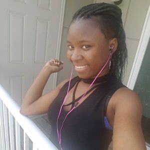 Meet your Posher, Yasmine