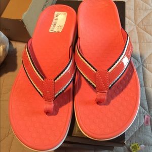 Vionic sandals size 7 and size 6 Vionic sandals size 7 and size 6