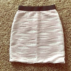 H&M BLUSH ROSE SKIRT SZ SMALL H&M BLUSH ROSE SKIRT SZ SMALL