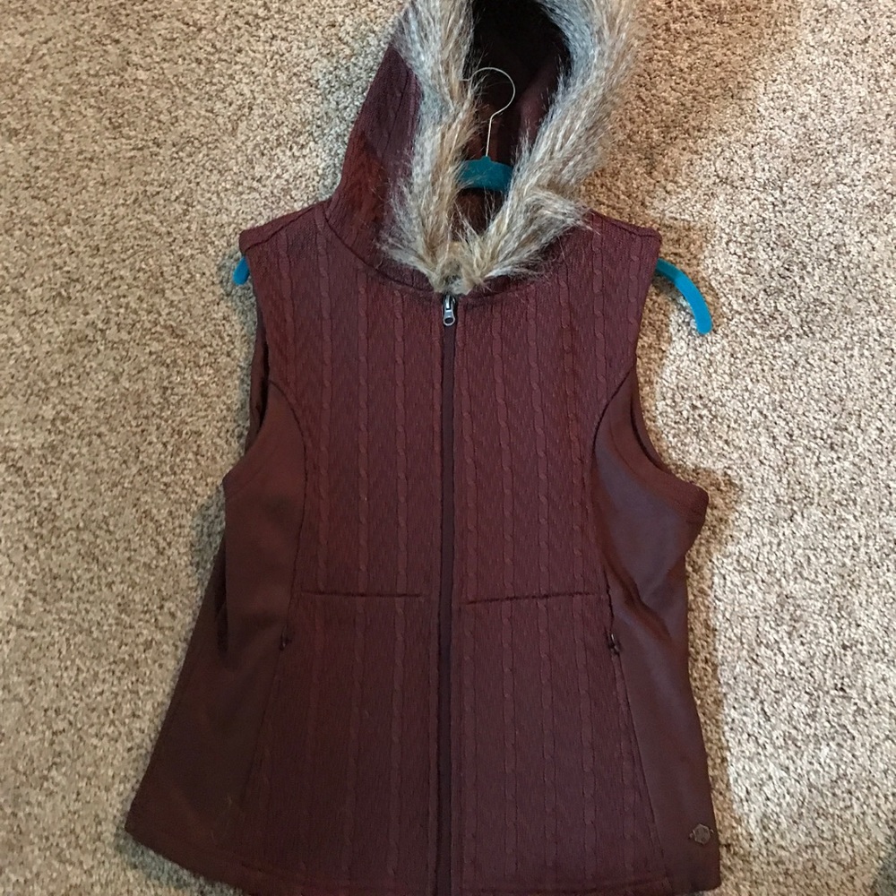 Maroon vest with fur