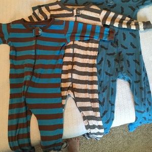 3 Leveret Footie Pajamas