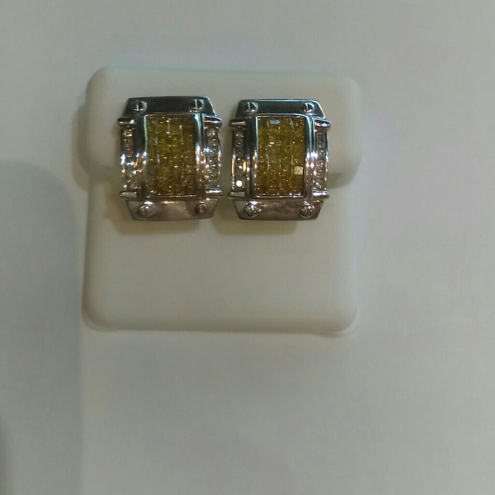 2.15CT Green diamond earrings 14KW