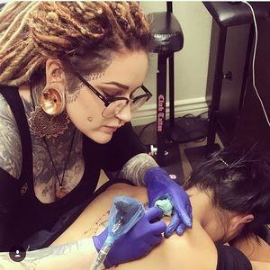 Meet your Posher, Saraloni