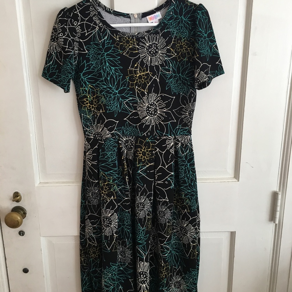 LuLaRoe M Amelia