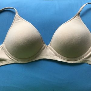 Victoria's Secret 34 b wireless bra NEW