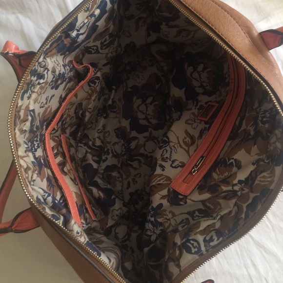 Guess Handbag/Tote - Picture 4 of 7