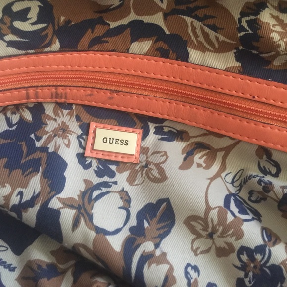 Guess Handbag/Tote - Picture 5 of 7